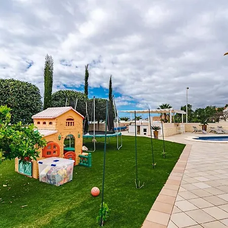 Buenavista Family With Private Heated Pool Garden Parking Вилла