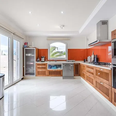 Buenavista Family With Private Heated Pool Garden Parking וילה *